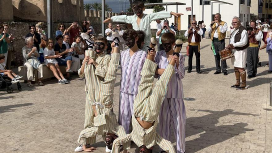 Las danzas a la patrona de Alzira resurgen tras la llegada de nuevos niños