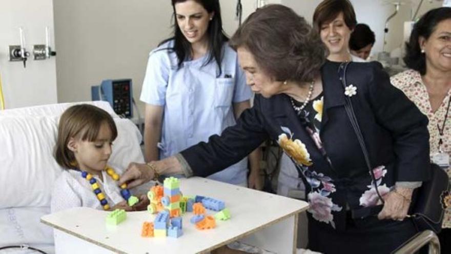 La Reina Sofía y la esposa de Peña Nieto visitan el Hospital de La Paz