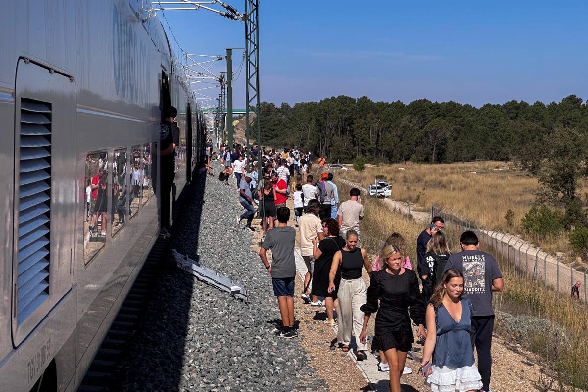 Una avería en la línea del AVE a Levante detiene varios trenes en Cuenca