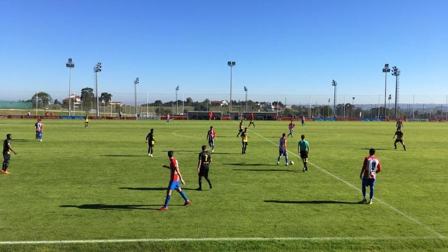 El Sporting vence al Langreo con goles de Traver y Pelayo Morilla