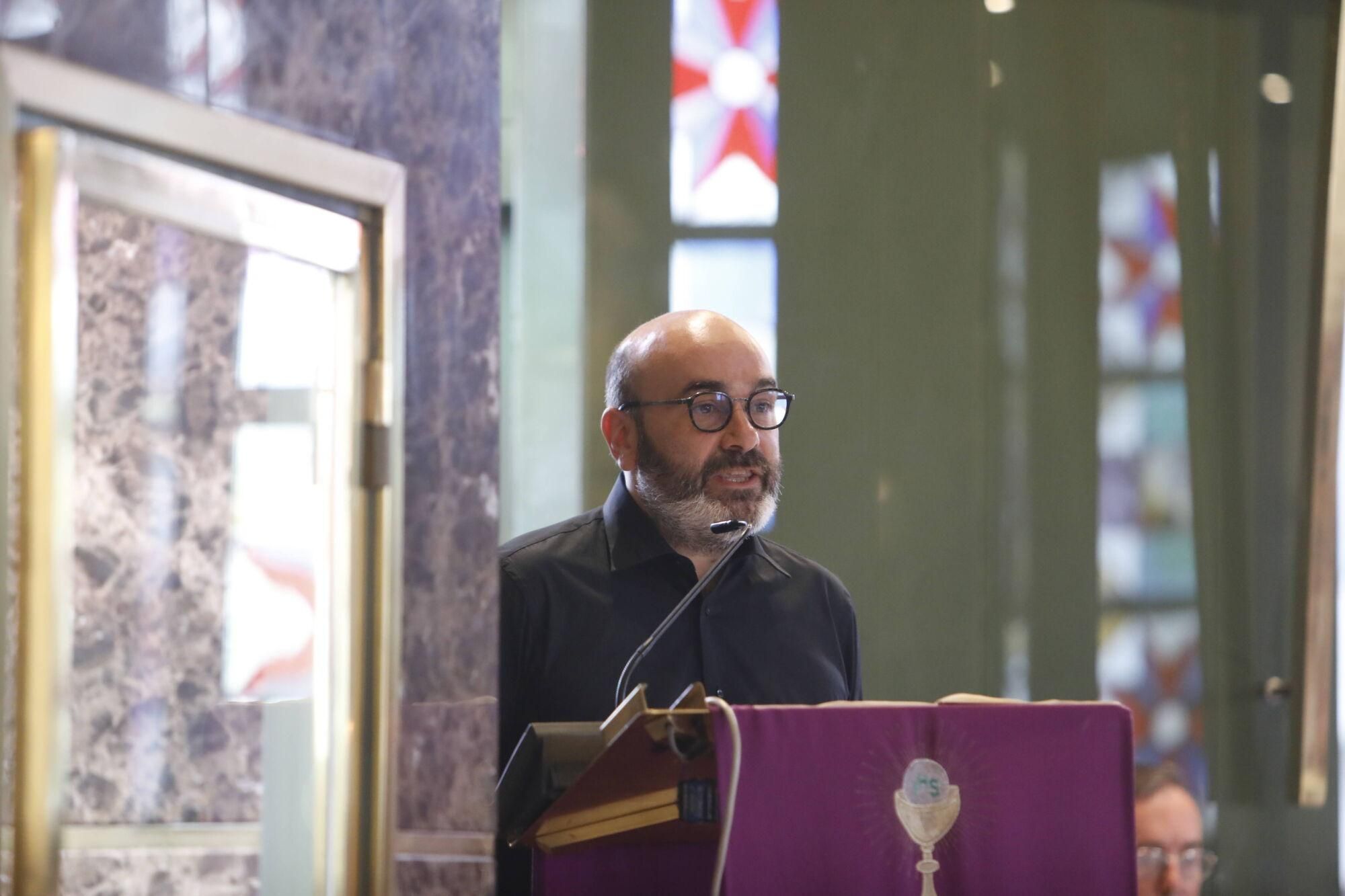 EN IMÁGENES: Acto de despedida a Xuan Bello en el tanatorio de Los Arenales