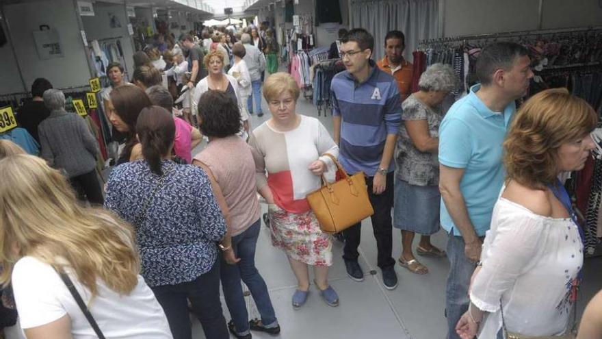 Los comerciantes de Betanzos salen a la calle