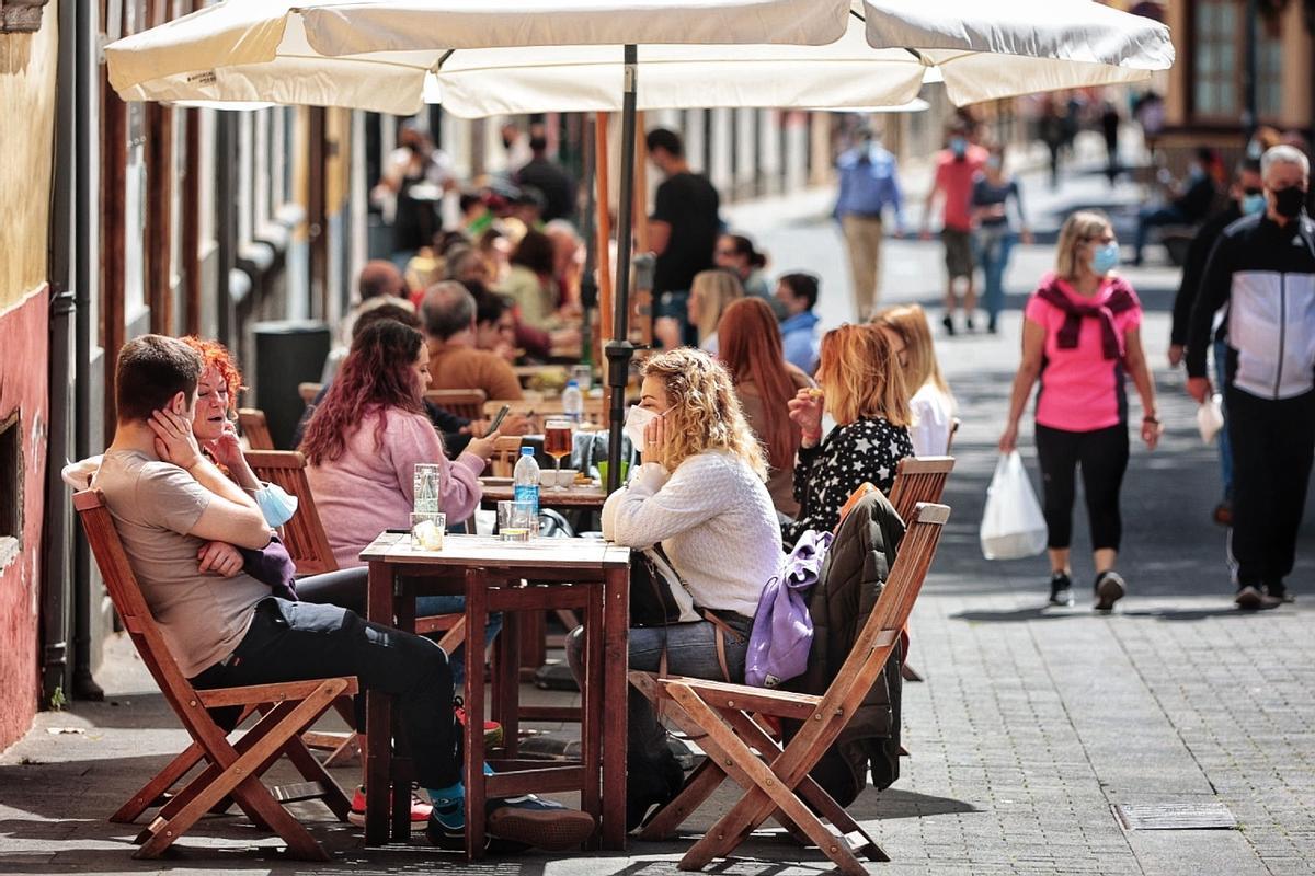 Unas terrazas en el centro de La Laguna.