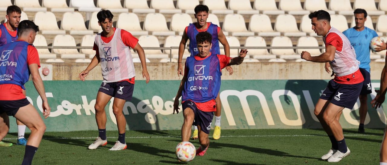 El Córdoba CF celebró este martes su último entrenamiento en El Arcángel.