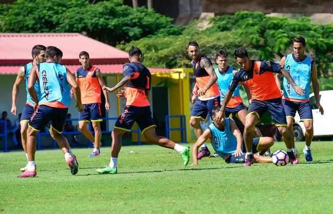 Entrenamiento UD Las Palmas en Barranco Seco ...