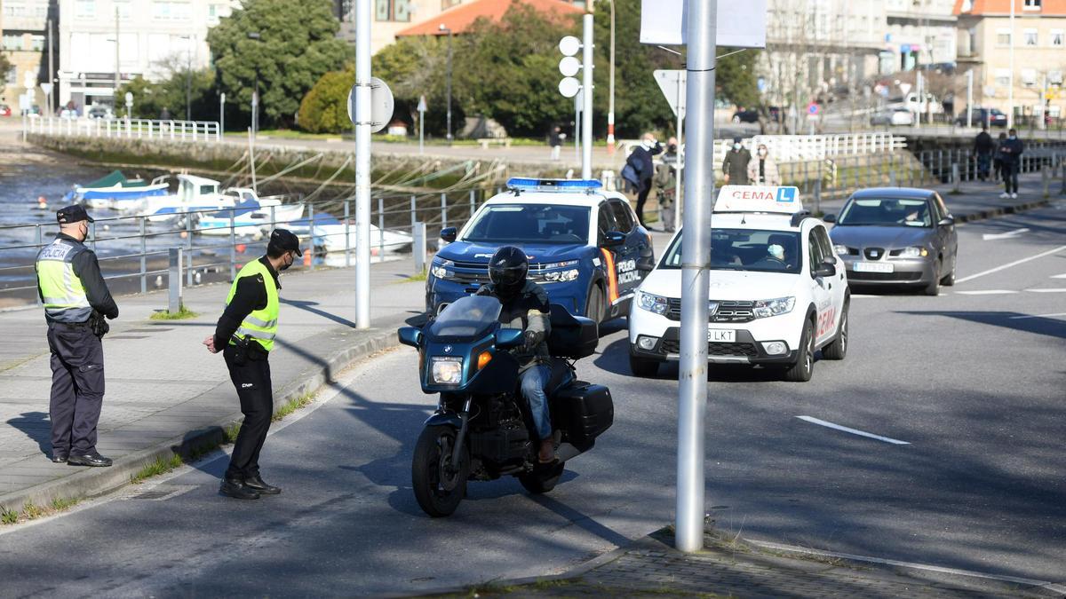 Control policial a la salida de Pontevedra