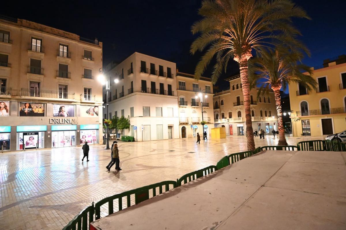 Elche se disfraza pese a la cancelación de Carnaval por el viento