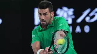 Djokovic debuta y hace historia en Australia
