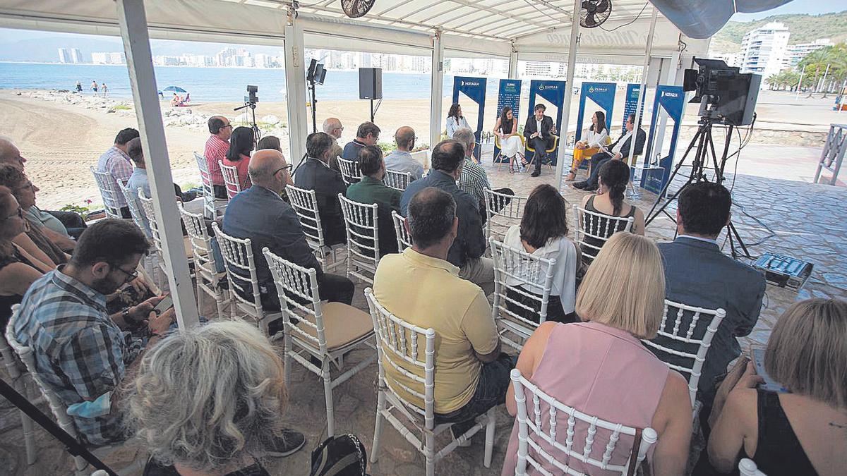 El público que se acercó a la tercera jornada del ciclo &#039;Climas para el cambio&#039;f celebrada el miércoles en Cullera.