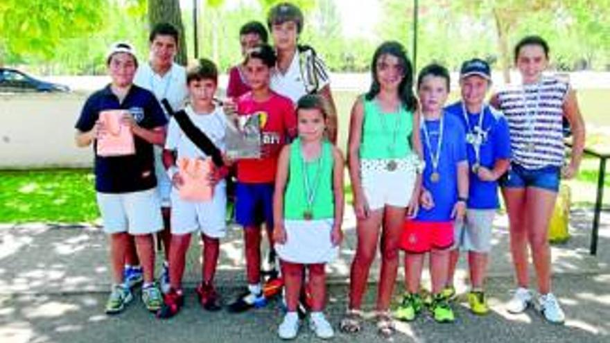 Hugo de la Fuente y David Hernández ganan el IX Torneo de Tenis Promoción