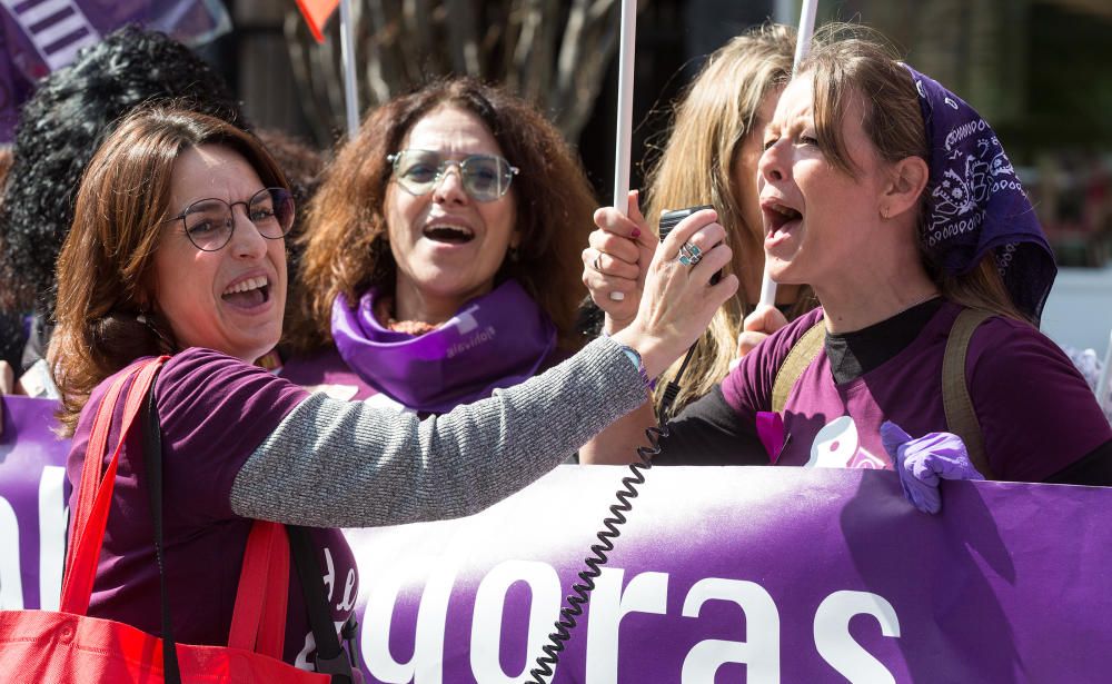 Piquete en el centro de Alicante por la huelga feminista