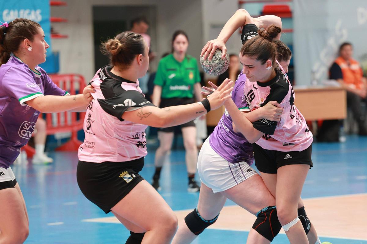 Una acción del partido contra el Guadalajara.