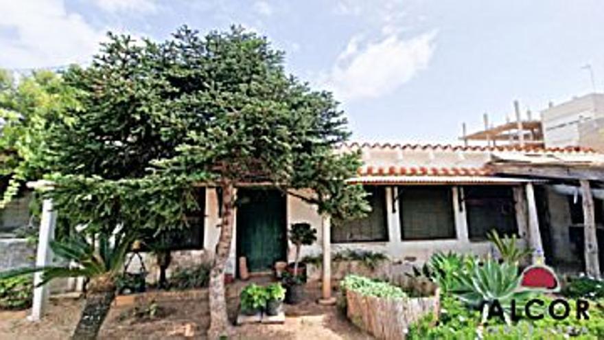 185.000 € Venta de casa en Benicarló 135 m2, 4 habitaciones, 1 baño, 1.370 €/m2...