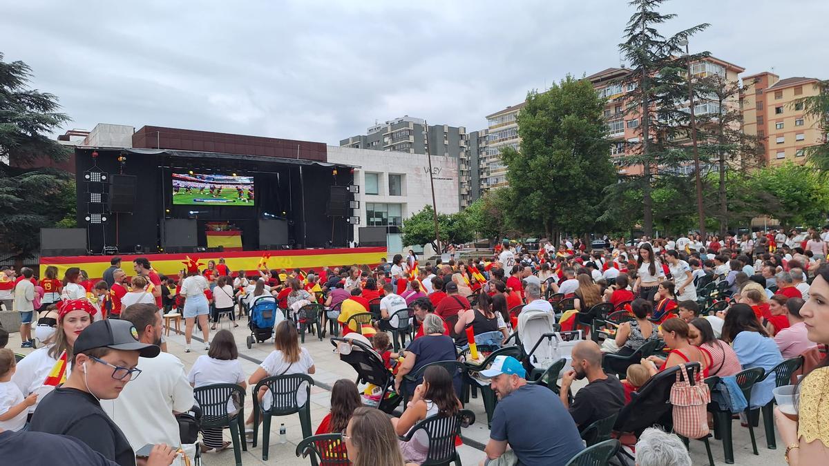 EN IMÁGENES: Piedras Blancas se echa a la calle para vivir el triunfo de España en el Mundial