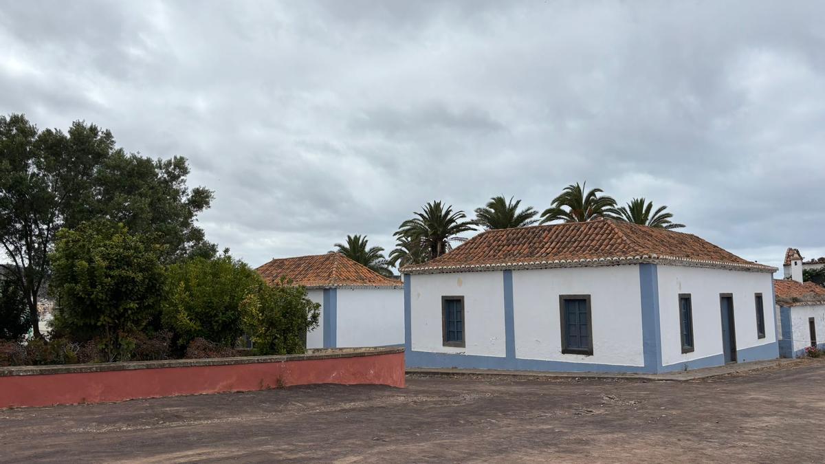 Presentación de la nueva destilería de Peligroso Pérez en Firgas