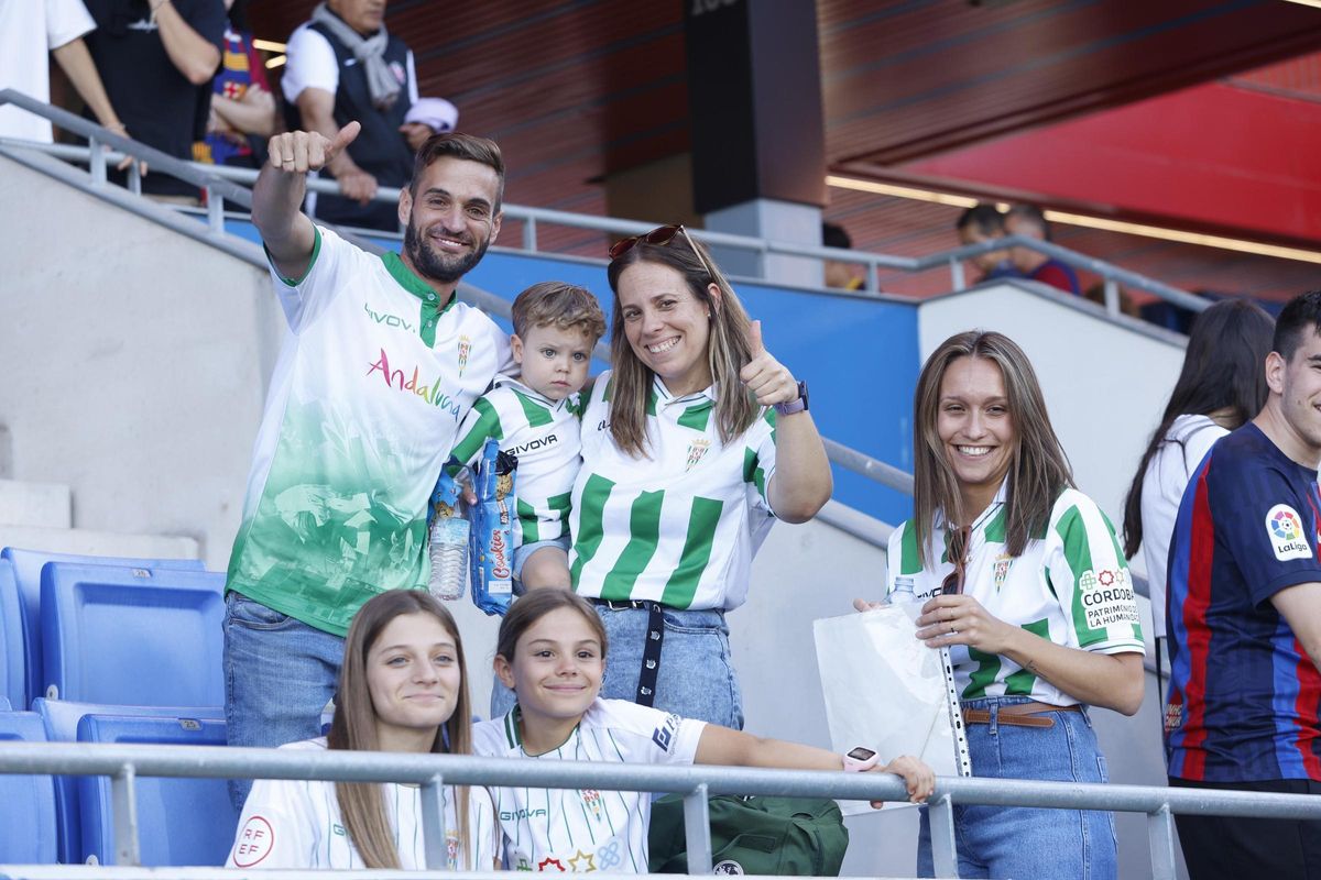 Familia cordobesista en la tribuna del Johan Cruyff, el pasado domingo.