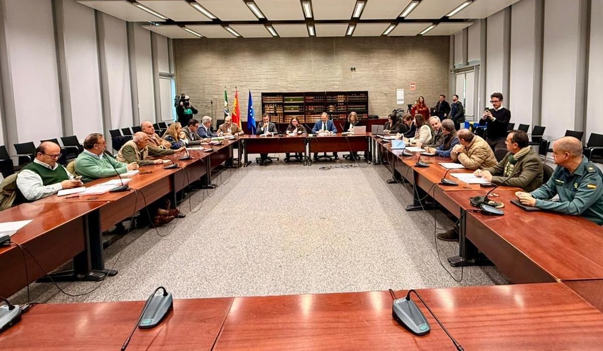 Reunión del Consejo Extremeño de Caza, este viernes, en Mérida.