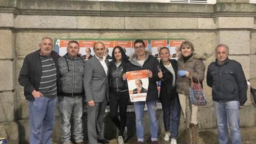 Miembros de la candidatura de Ciudadanos que se presentó a las elecciones de 2019 en Cangas. |   // G.NÚÑEZ