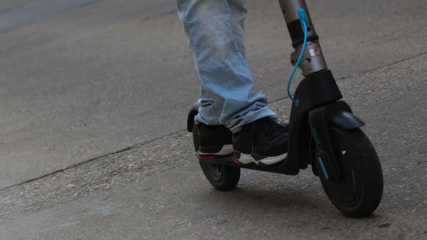 Un patinete eléctrico. // J.L. Fernández