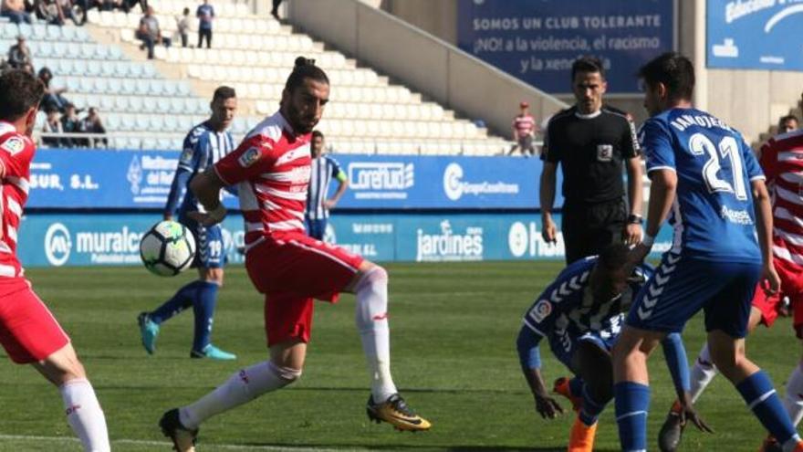 El Lorca vence al Granada en un partido loco