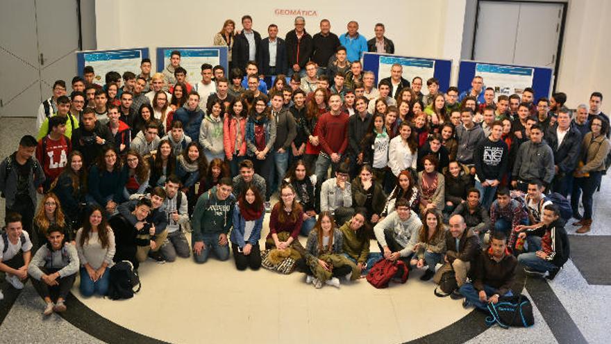 Los alumnos de los cinco centros participantes expusieron ayer sus proyectos en el Campus de Tafira.