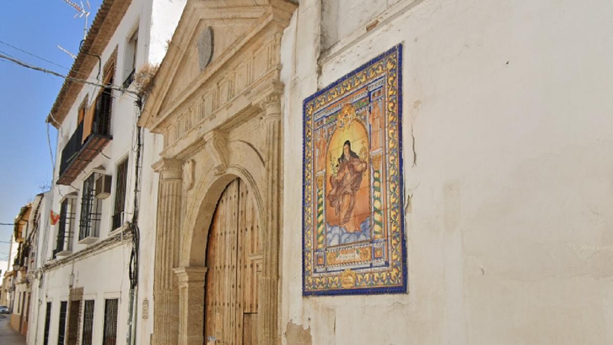 Fachada del Convento de Santa Cruz en Córdoba.
