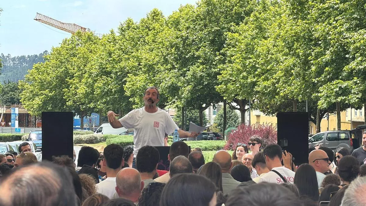 Luis Zahera cierra por todo lo alto las fiestas de Fontiñas: "Seguide sendo ben de barrio, que eso non se perda"