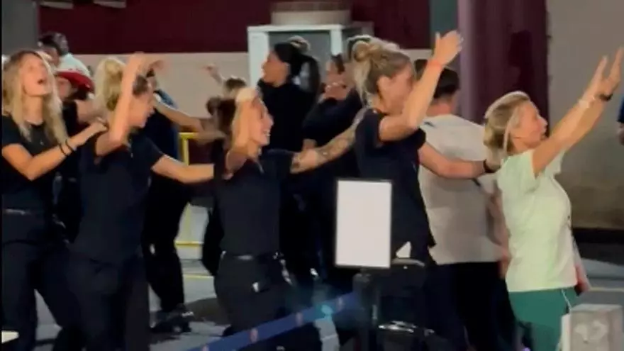 La fiesta de la selección italiana por alcanzar las semis de la Euro femenina