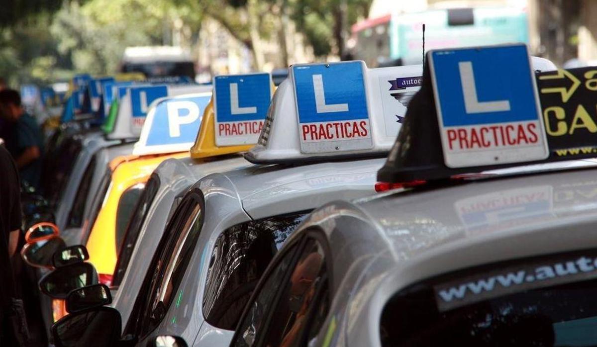Las autoescuelas imploran al Gobierno que cumpla con los examinadores