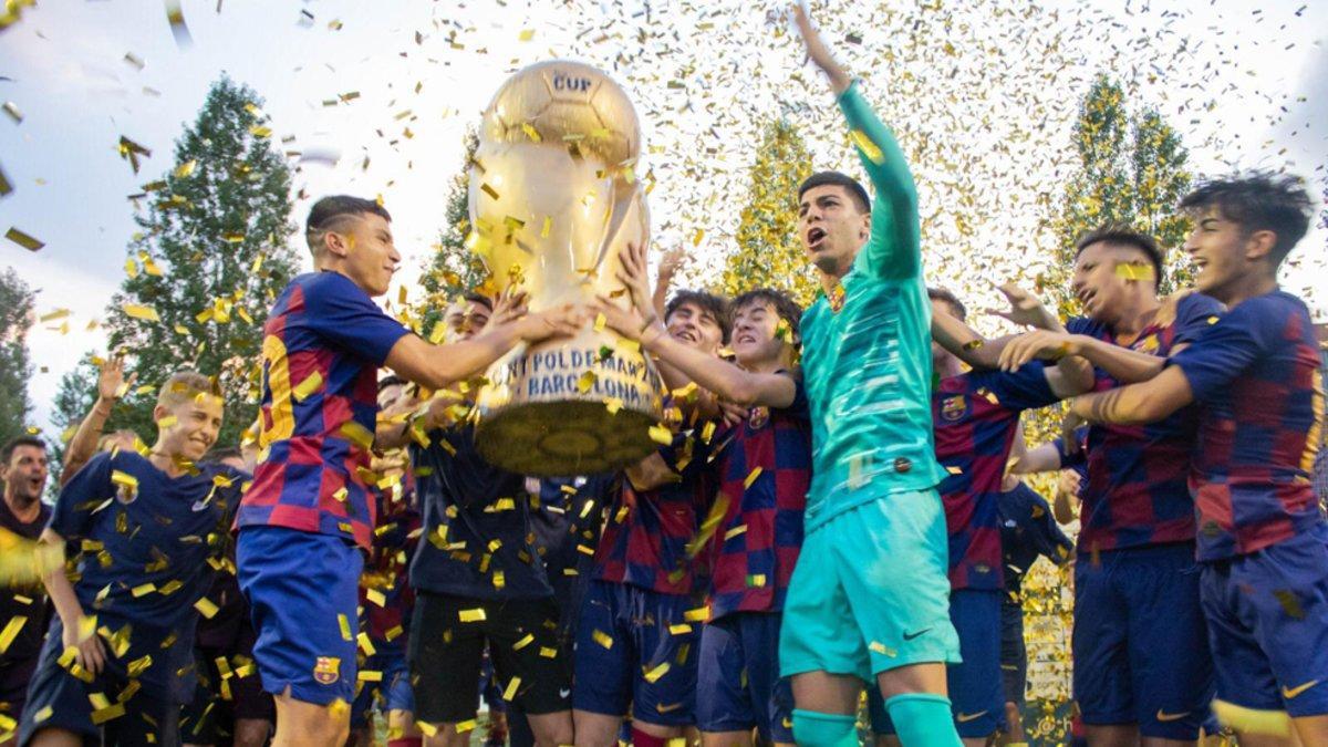 El Juvenil B del Barça celebró su segundo 'The Cup'