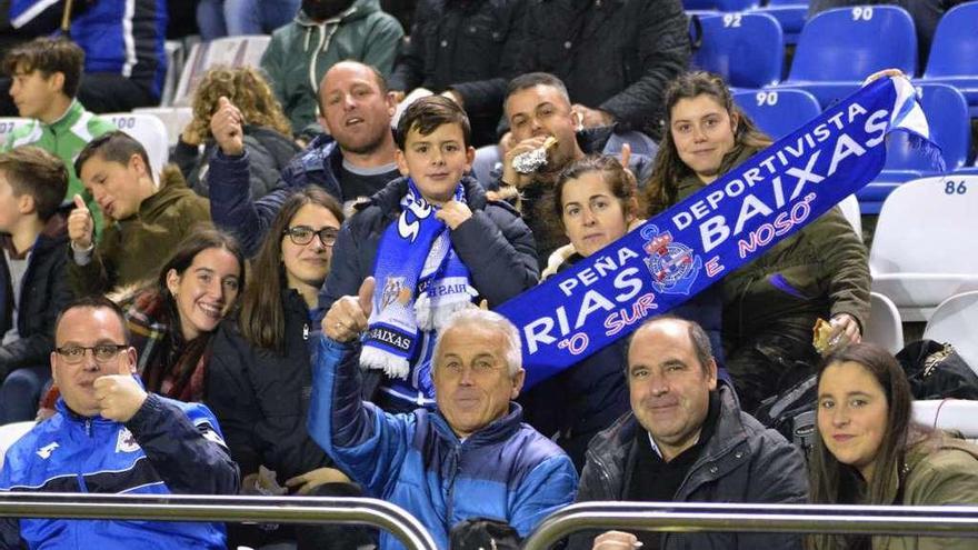 Un grupo de aficionados deportivistas en Riazor en el partido contra el Leganés.