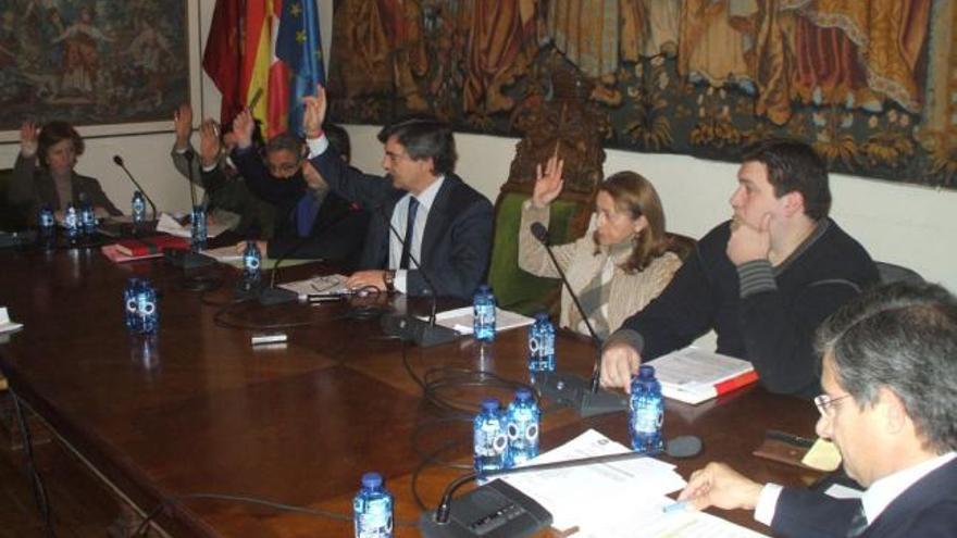 Los ediles del PP, con Sedano a la cabeza, votan la integración de los festejos taurinos en el patrimonio local.