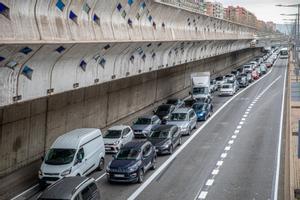 Embussos a Barcelona per l’obertura completa del túnel de Glòries