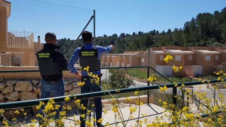 Detenido por desvalijar 49 casas nuevas en venta de una urbanización en Pedreguer