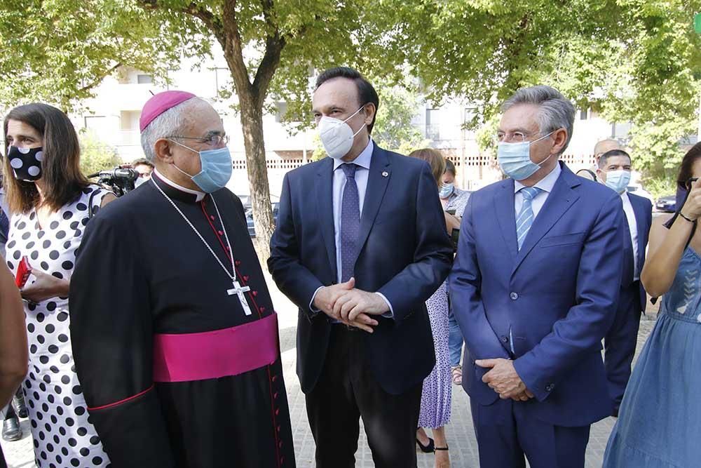 La inauguración del monumento a los sanitarios en imágenes.