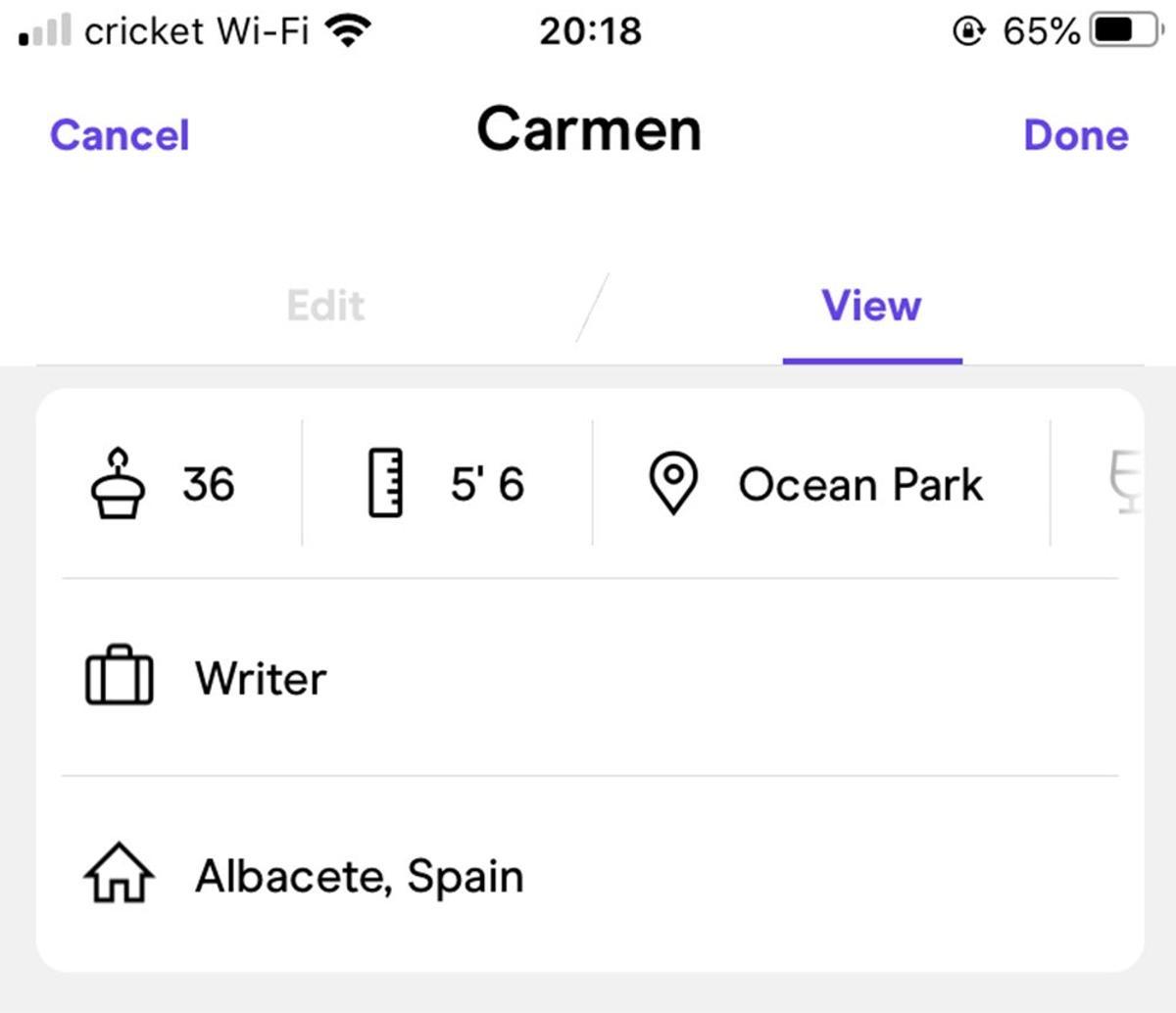 Datos personales del Hinge de Carmen Raya