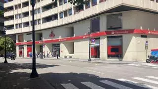 Reaniman a un hombre que cayó desplomado en pleno centro de Gijón