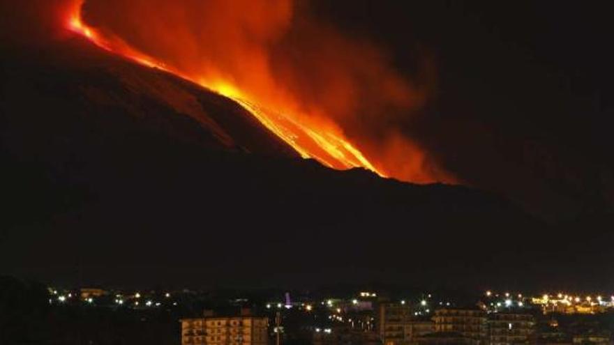 El Etna entra en erupción y amenaza el tráfico aéreo