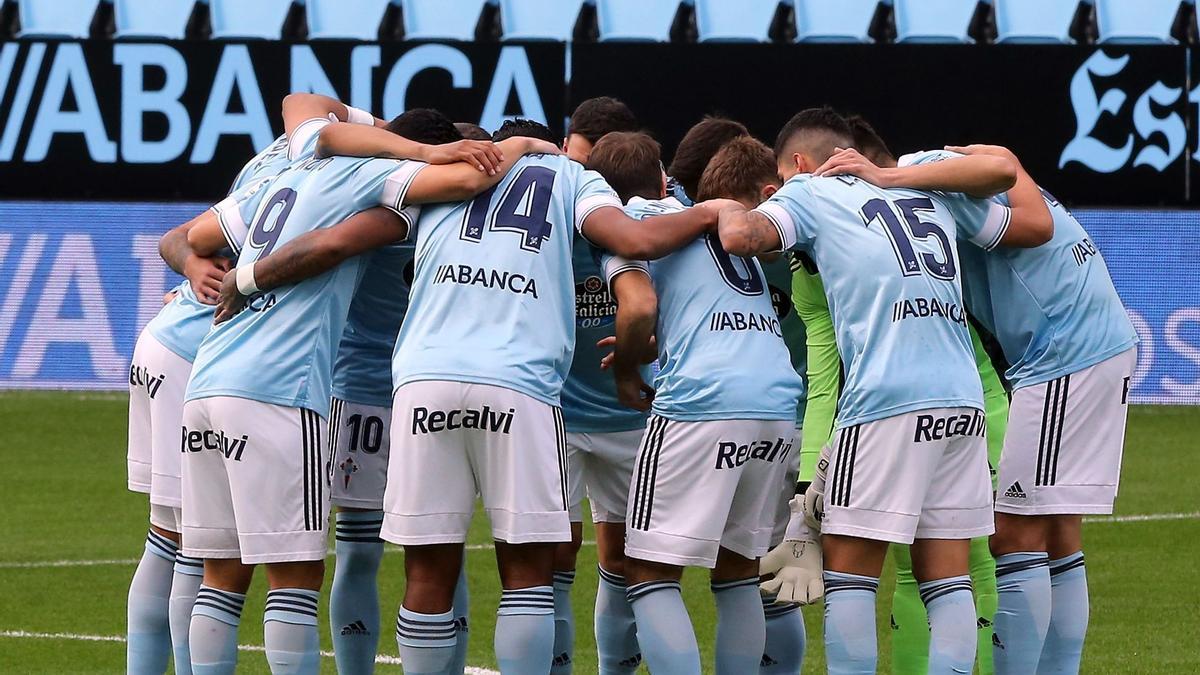 Los jugadores del Celta durante el último partido contra el Alavés.