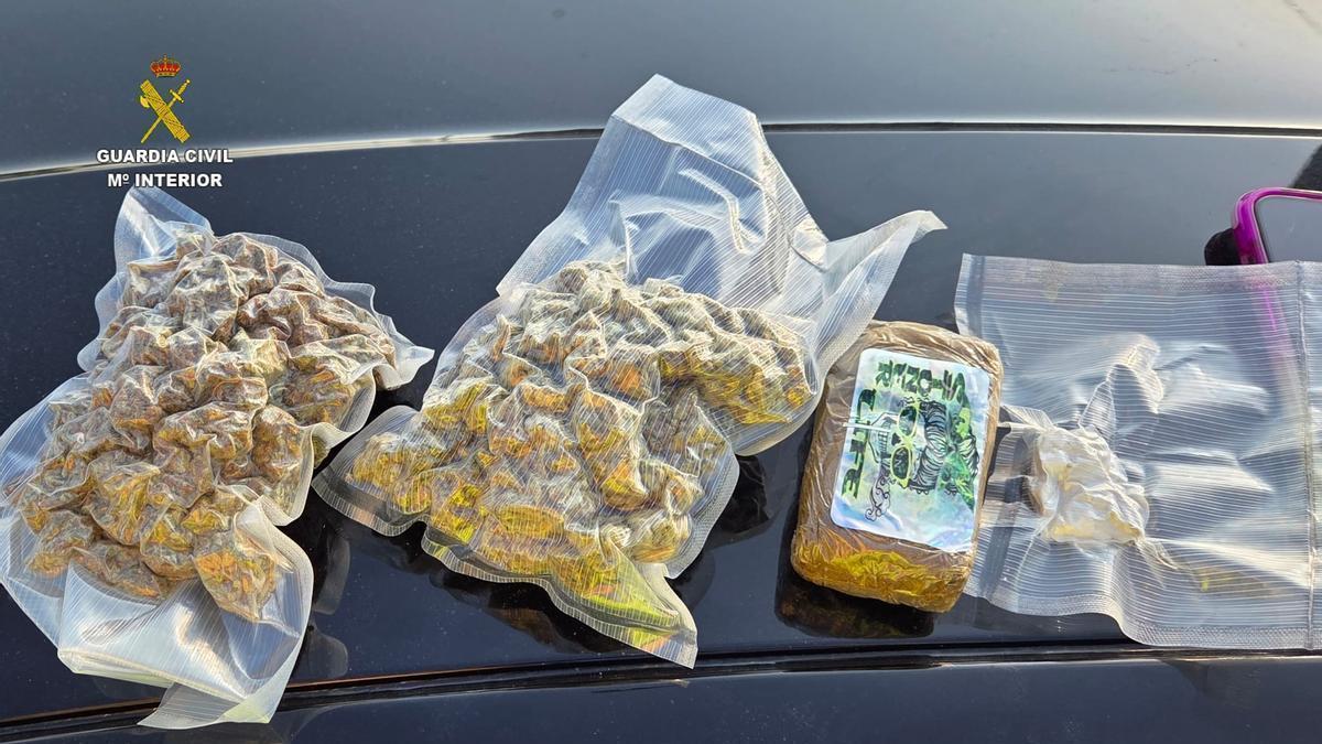 Material incautado al detenido.