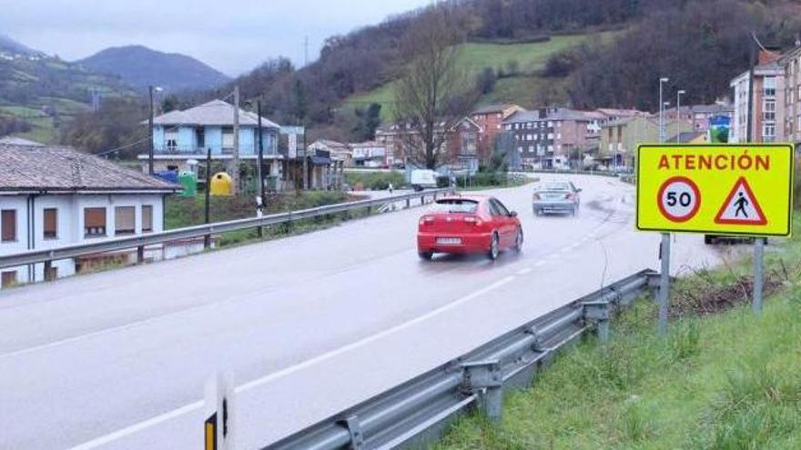 Los vecinos de las Ubiñas cortarán la carretera a Pinos mañana, en la apertura de la temporada de pastos