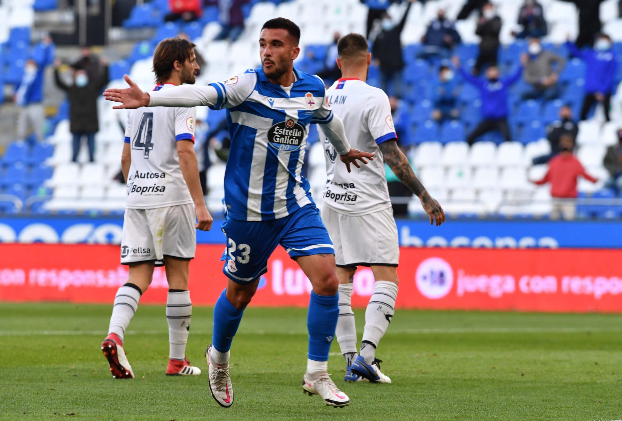 El Deportivo se libera con una goleada al Langreo (5-0)