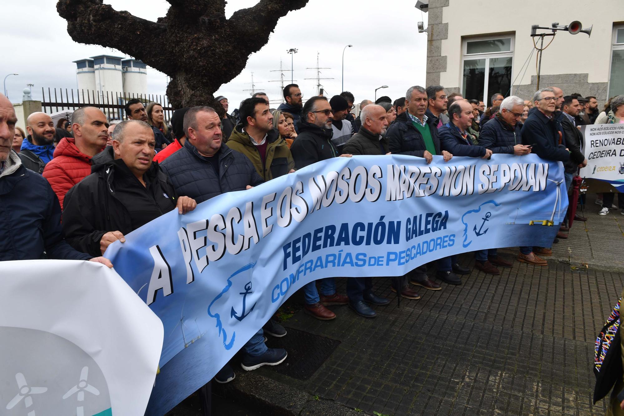 Concentración en la Delegación del Gobierno de la Cofradía de Pescadores en defensa de la pesca y los ecosistemas marinos