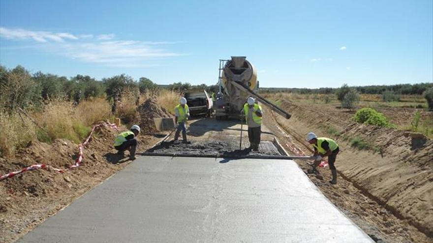 Agricultura subvenciona el arreglo de caminos rurales en 16 pueblos