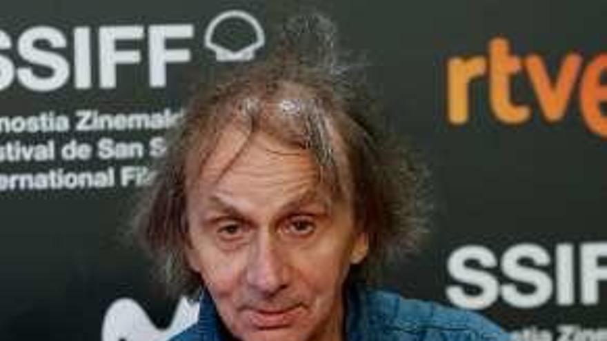 Houellebecq presenta &quot;Thalasso&quot; en San Sebastián sin decir ni mu