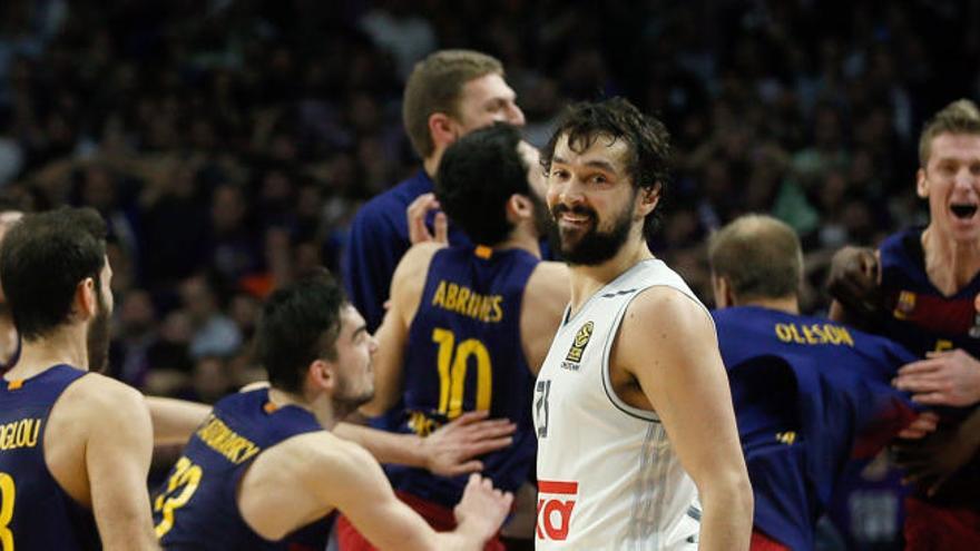 Doellman celebra la victoria al fondo ante la incredulidad de Llull.