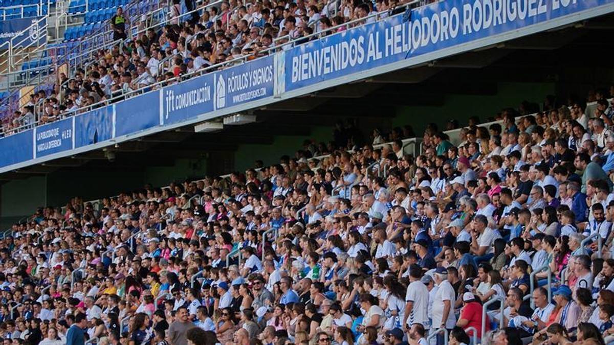 Aspecto de la grada del Heliodoro en el partido CD Tenerife-Real Madrid.
