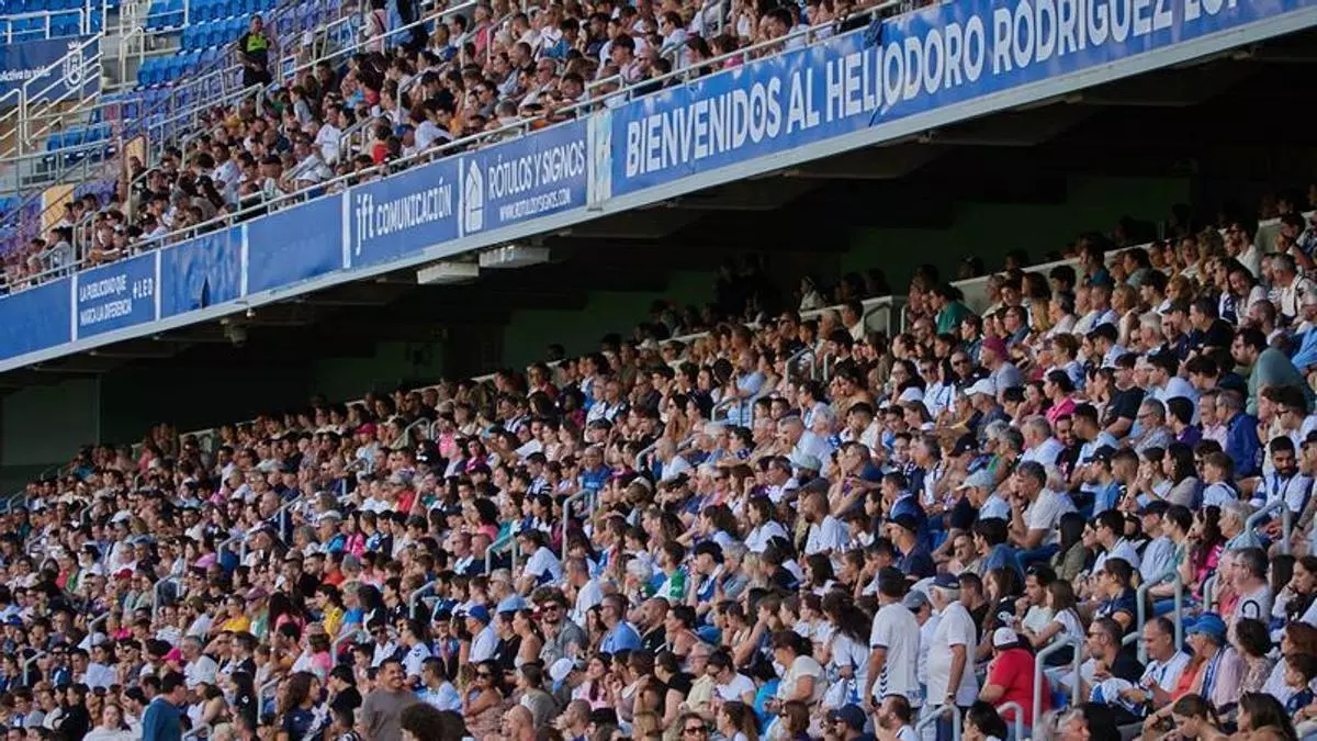 El CD Tenerife Femenino cierra una temporada histórica en las gradas