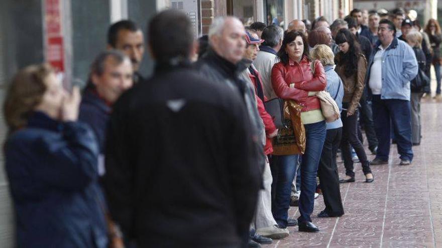 El paro baja en Aragón en 12.100 personas en el segundo trimestre