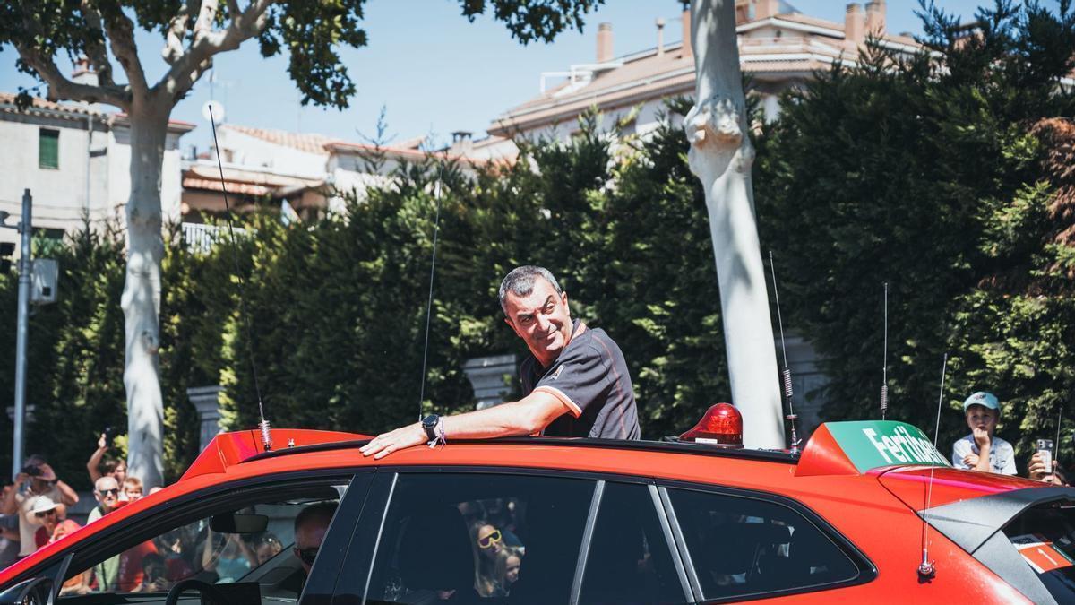 Javier Guillen, en el cotxe de direcció de carrera de la Volta.